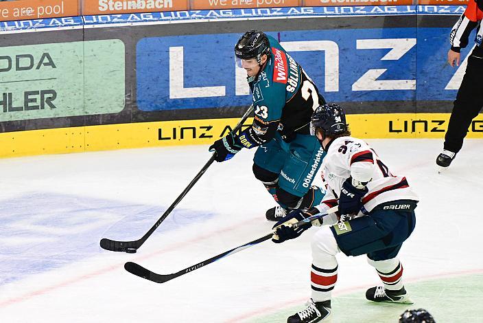 Patrick Söllinger (Steinbach Black Wings Linz), Wyatte Wylie (Milano HC),  2. Runde ICE, Steinbach Black Wings Linz vs Milano Hockey Club, Linz AG Eisarena 