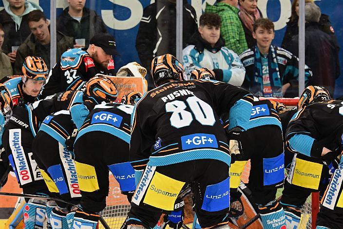  Das Team der Steinbach Black Wings Linz Win2Day ICE Hockey League,  Steinbach Black Wings Linz vs HC Pustertal Wölfe,  Linz AG Eisarena 