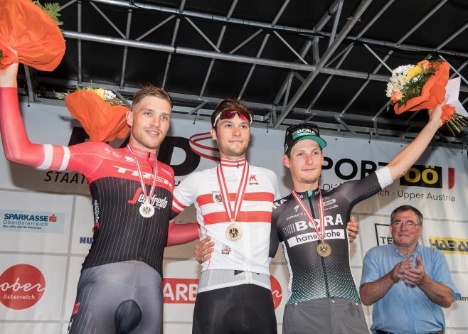 Das Siegerpodest v.l. Matthias Brändle (AUT, Trek Segafredo), Georg Preidler (AUT, Team Sunweb), Lukas Pöstlberger (AUT, Bora - Hansgrohe)Rad Staatsmeisterschaft, Elite Herren, Grünau im Almtal
Das Siegerpodest v.l. Matthias BrÃ¤ndle (AUT, 