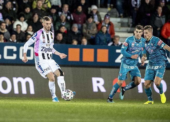 Im Bild: Petar Filipovic (LASK Linz), Thorsten RÃ¶cher (SK Puntigamer Sturm Graz), Fussball