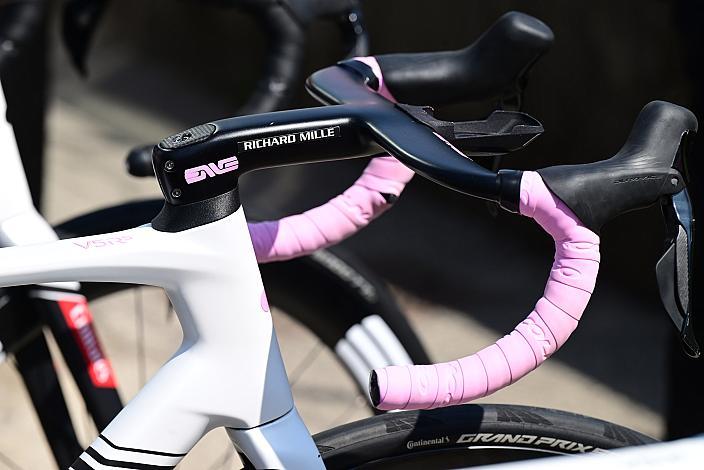 Team UAE Team Emirates - XRG Lenker Isaac Del Toro (MEX, UAE Team Emirates - XRG) 108. Giro d Italia, Stage 14, Fiume Veneto - Asiago (219km)