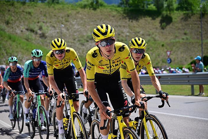 Team Visma - Lease a Bike 19 Etappe. Feltre  -  Alleghe (Piani di Pezze)   (151km) 109. Giro d Italia