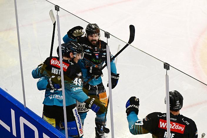 Graham Knott (Steinbach Black Wings Linz) feiert sein Tor zum 1 zu 0, 23. Runde ICE, Steinbach Black Wings Linz vs HCB Suedtirol Alperia, Linz AG Eisarena 