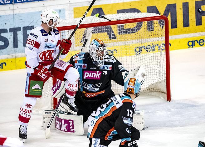 Im Bild: Matthew Neill (EC KAC), Tormann David Kickert (EHC Liwest Black Wings Linz)  Eishockey,  EHC Liwest Black Wings Linz vs EC KAC