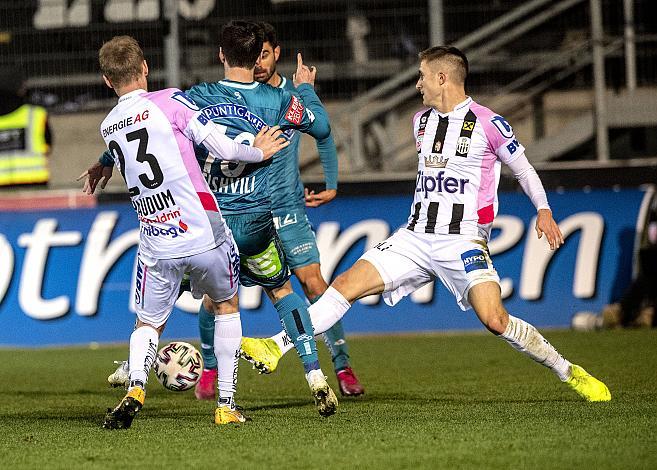 Im Bild: Stefan Haudum (LASK), Otar Kiteishvili (SK Puntigamer Sturm Graz), Reinhold Ranftl (LASK) Fussball