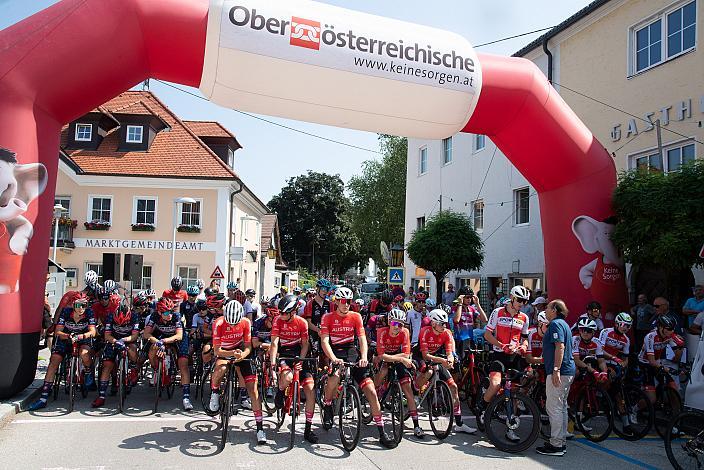 Start in Bad Wimsbach, Bad Wimsbach - Strass im Attergau, Int. "Keine Sorgen" Junioren Rundfahrt UCI Kat. 2.1 MJ