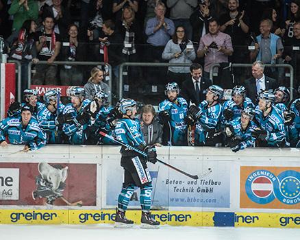 Sebastien Piche (EHC Liwest Black Wings Linz) feiert EHC Liwest Black Wings Linz vs EC KAC