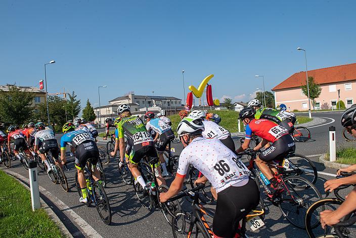Das Feld in Marchtrenk 46. Int. Keine Sorgen,  Junioren Rundfahrt UCI Kat. MJ 2.1, 1. Etappe Haid/Ansfelden - Marchtrenk