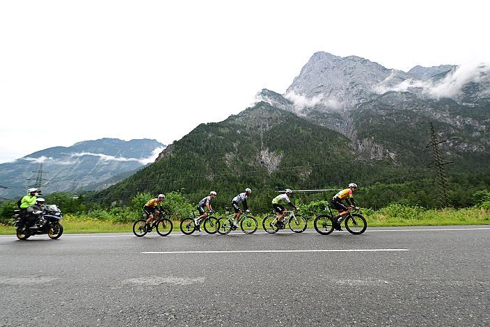 Die Ausreissergruppe mit Alexander Konychev (ITA, Team Vorarlberg), Daniel Geismayr (AUT, Team Vorarlberg), Jensen Plowright (AUS, Alpecin - Deceuninck), Federico Guzzo (ITA, S.C. Padovani Polo Cherry Bank), Michal Zelazowski (POL, Voster ATS Team) 2. Etappe Bischofshofen - St. Johann - Alpendorf,  Tour of Austria, Steyr Austria
