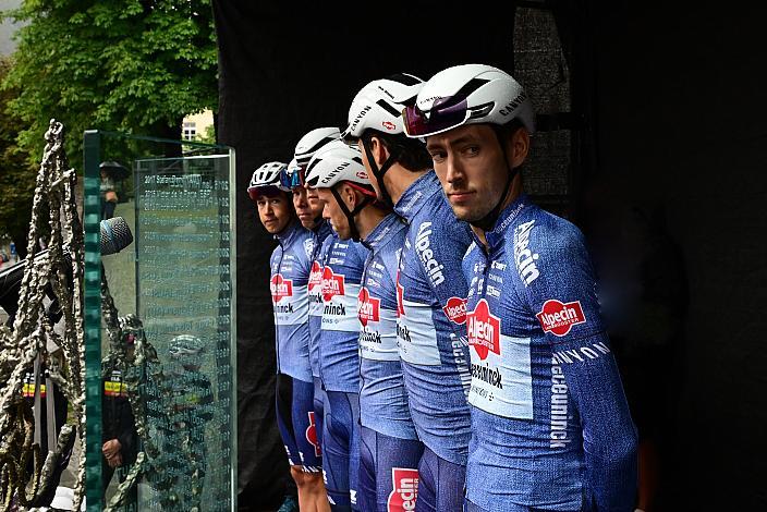 Das Team Alpecin-Fenix (BEL) mit Michael Gogl (AUT, Alpecin-Deceuninck) 73. Tour of Austria, ME 2.1 5 Etappe  Kufstein, Patscherkofel Kondulenzfahrt