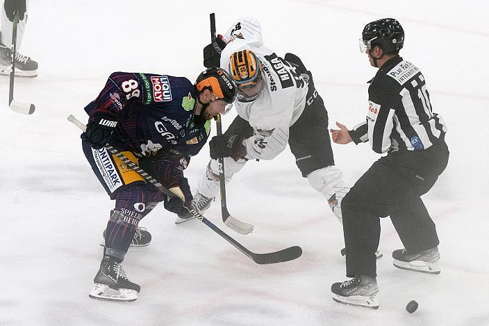 Zach Boychuk (Eisbären Berlin), Michael Haga (Steinbach Black Wings Linz) Steinbach Black Wings Linz vs Eisbären Berlin,  WIn2day ICE Hockey League