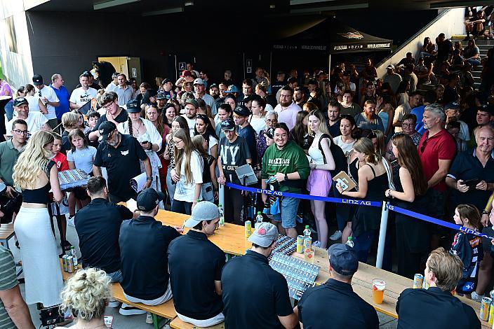 Team und Trikotpräsentation, Steinbach Black Wings Linz , Linz AG Eisarena 