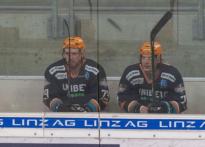 Gints Meija (Steinbach Black Wings 1992), Brian Lebler (Steinbach Black Wings 1992) Steinbach Black Wings 1992 vs HC TWK Innsbruck, Qualifikationsrunde, Eishockey, Bet at Home ICE Hockey League