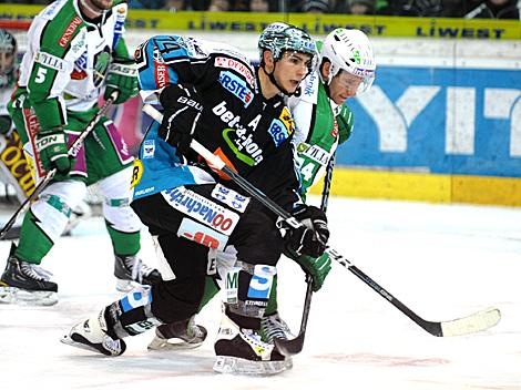 Daniel Oberkofler, Stuermer, EHC Liwest Black Wings Linz vs. HDD Tilia Olimpija Ljubljana 