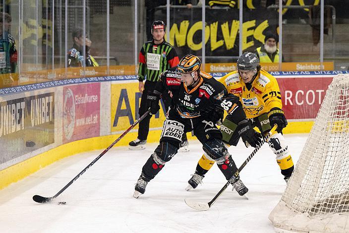 Michael Haga (Steinbach Black Wings Linz), Simon Berger (HC Pustertal Wölfe) Steinbach Black Wings Linz vs HC Pustertal Wölfe, 45. Runde ICE Hockey League, Steinbach Black Wings Linz, Linz AG Eisarena 
