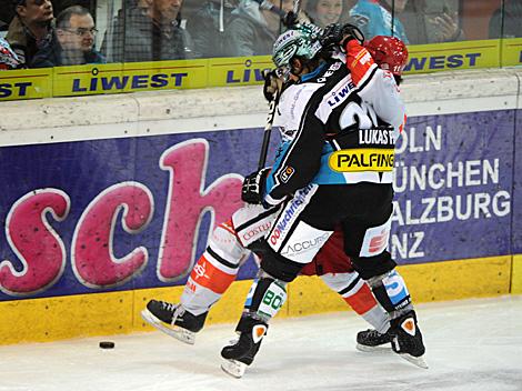 Philipp Lukas, Linz, im Angriff, EHC Liwest Black Wings Linz vs. HK Acroni Jesenice
