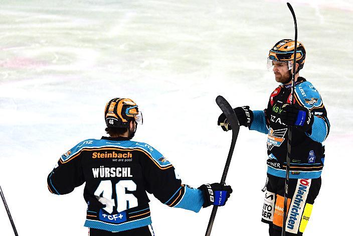 Die Steinbach Black Wings Linz feiern das Tor zum 1 zu 0 durch Logan Roe (Steinbach Black Wings Linz) Win2Day ICE Hockey League,  5. Viertelfinale, Steinbach Black Wings Linz vs Moser Medical Graz 99ers,  Linz AG Eisarena