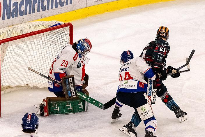 Sean Collins (Steinbach Black Wings Linz), Tormann Evan Buitenhuis (HC Tiwag Innsbruck - Die Haie) Weihnachtsspiel, Steinbach Black Wings Linz vs HC TIWAG Innsbruck - Die Haie , Linz AG Eisarena