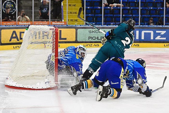Tormann Rene Swette (EC iDM Wärmepumpen VSV), Shawn St.Amant (Steinbach Black Wings Linz) Testspiel Steinbach Black Wings Linz vs EC VSV, Linz AG Eisarena 