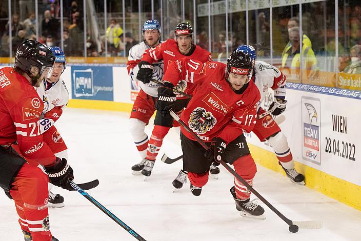 Stürmer Manuel Ganahl (AUT), Stürmer Nikolaus Kraus (AUT), Stürmer Lukas Haudum (AUT) Österreich vs Tschechische Republik, Eishockey Nationalteam, Testspiel Linz, Oberösterreich 