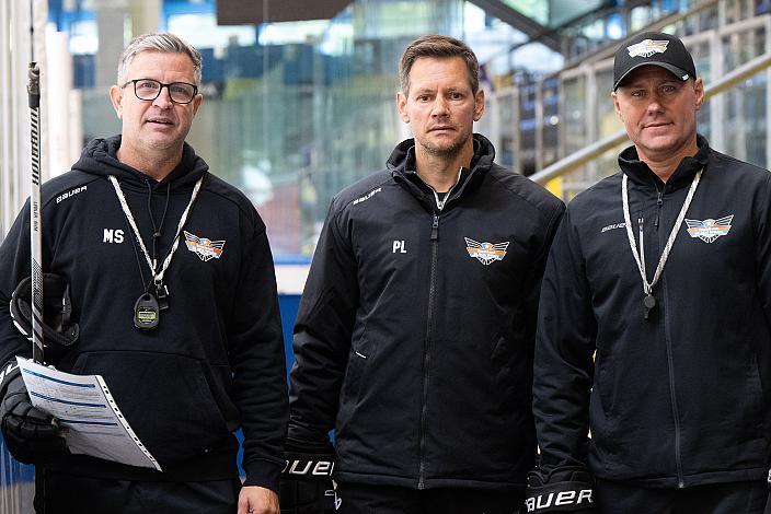 v.l. Assistent Coach Mark Szücs (Steinbach Black Wings Linz), Head Coach Philipp Lukas (Steinbach Black Wings Linz), Assistent Coach Matej Hocevar (Steinbach Black Wings Linz).  Erstes Eistraining, Steinbach Black Wings Linz , Linz AG Eisarena