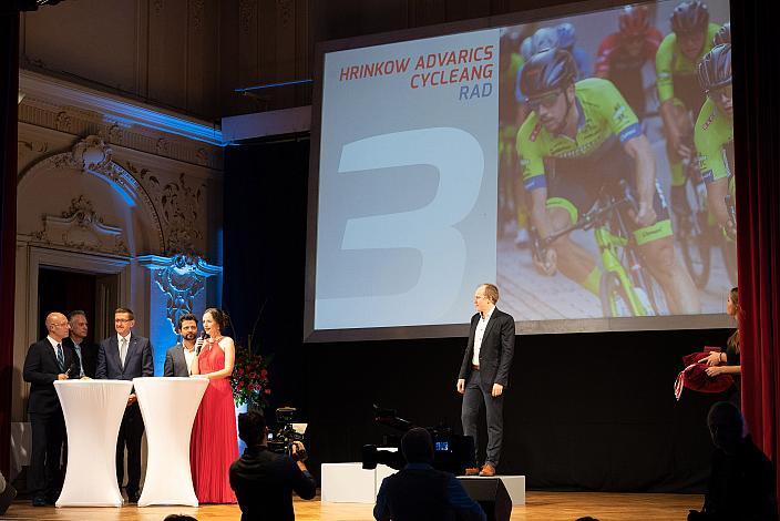 3. Platz für das Team Hrinkow Advarics bei OÖ Nachrichten Sportler Wahl 2022, Teammanager Dominik Hrinkow übernimmt den Preis 
