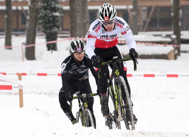 Gregor Raggl (AUT, Möbel Märki MTB Pro Team) vor Daniel Federspiel (AUT, Tirol Cycling Team) Cross Rennen Herrn Elite, Lambach/Stadl-Paura 
Gregor Raggl (AUT, MÃ¶bel MÃ¤rki MTB Pro Team) vor Daniel Federspiel (AUT, Tirol Cycling Team) Cross Renn