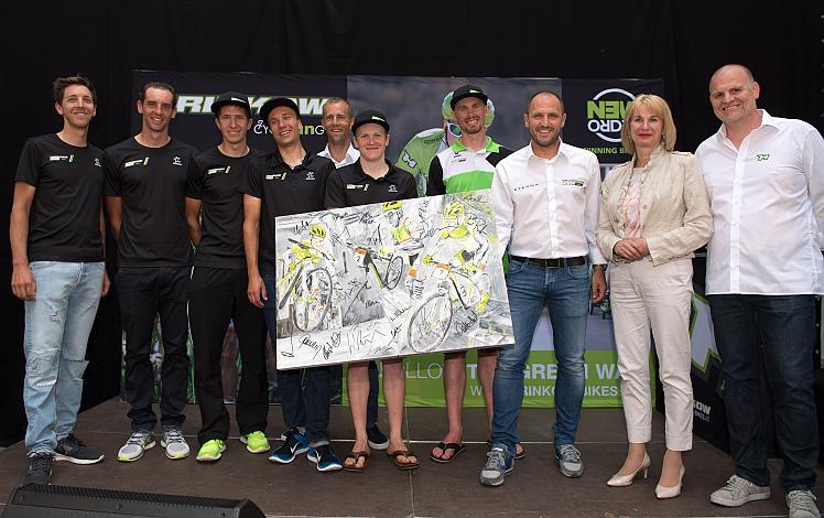 Teamfeier  Hrinkow Advarics Cycleang Team Steyr