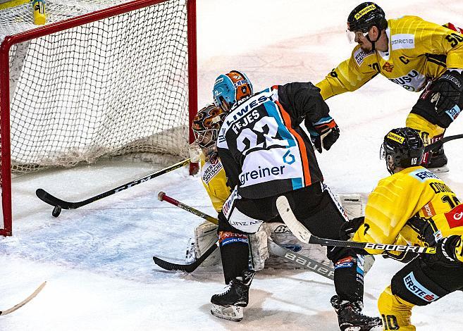 Im Bild: Hunter Fejes (EHC Liwest Black Wings Linz) erzielt das 2 zu 0, Eishockey,  EHC Liwest Black Wings Linz vs Spusu Vienna Capitals