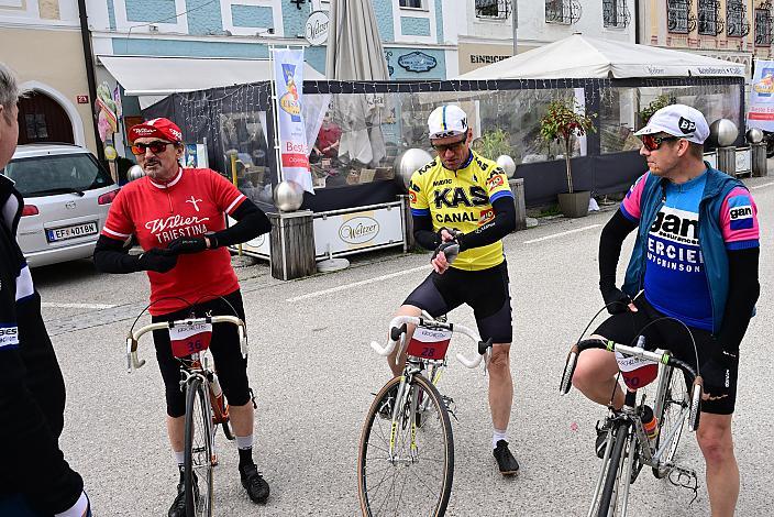 Im Ziel der 10. Kirschblüten Radklassik, Rad Klassik, Oldtimer, Vintage, Stahlrad, Radsport, Eferding, Oberösterreich