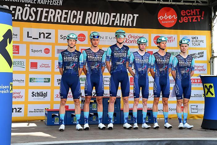 Bahrain Victorious Development Team (BAH), mit Valentin Hofer (AUT, Bahrain Victorious Development Team), Balint Feldhofer (HUN, Bahrain Victorious Development Team), Seth Dunwoody (IRE, Bahrain Victorious Development Team), Jan Michal Jackowiak (POL, Bahrain Victorious Development Team), Leander de Gent (BEL, Bahrain Victorious Development Team), Kasper Borremans (FIN, Bahrain Victorious Development Team), 4. Etappe Aigen - Schlägl - Aigen - Schlägl, Oberösterreich Rundfahrt