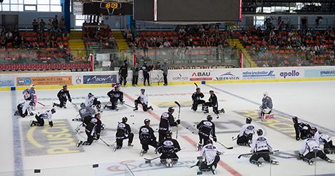 Das Team beim Stretching