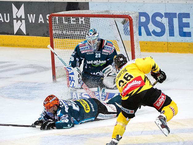 Michael Ouzas, Linz klaert vor Michael Schiechl, Vienna, EHC Liwest Black Wings Linz vs UPC Vienna Capitals