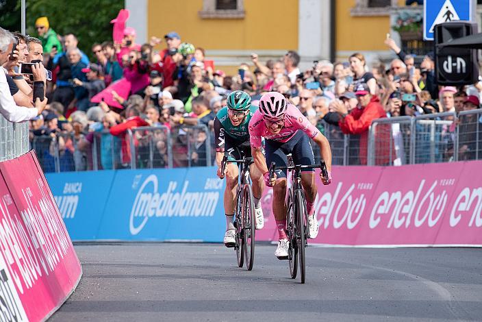 Jai Hindley (AUS, Bora - Hansgrohe), Richard Carapaz (ECU, Ineos Grenadiers) Stage 17 Ponte di Legno - Lavarone, 105. Giro d Italia, UCI Worl Tour