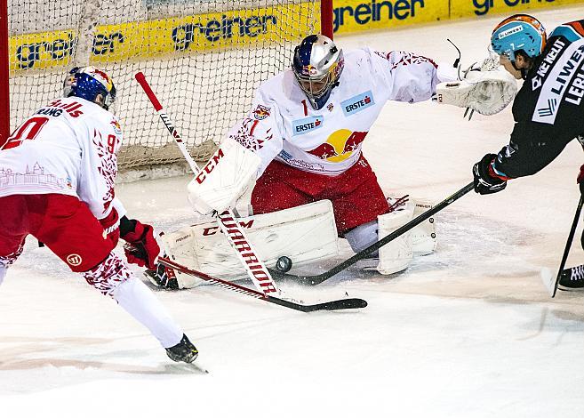 Im Bild: Tormann Jean Philippe Lamoureux (Red Bull Salzburg), Brian Lebler (EHC Liwest Black Wings Linz) Eishockey,  EHC Liwest Black Wings Linz vs Red Bull Salzburg