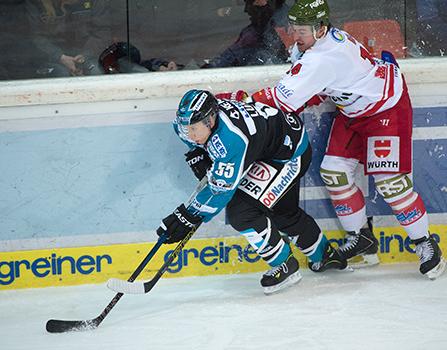 Fabio Hofer (EHC Liwest Black Wings Linz) EHC Liwest Black Wings Linz vs HCB Suedtirol