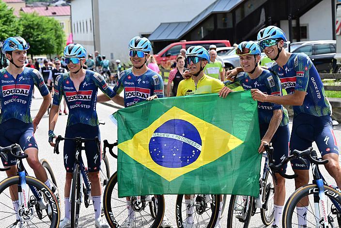 Das Soudal - Quickstep Devo Team , Im Gelben Trikot des Gesamtsiegers  Henrique Ribeiro Bravo (BRA, Soudal - Quickstep Devo Team)  4. Etappe Aigen - Schlägl Aigen - Schlägl, Oberösterreich Rundfahrt