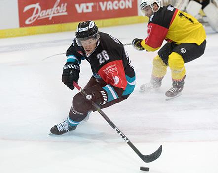 Rob Hisey (EHC Liwest Black Wings Linz) EHC Liwest Black Wings Linz vs SC Bern