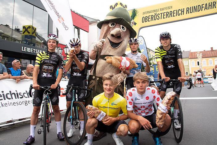 Team Cannibal feiert mit Frank Aron Ragilo (EST, Cannibal Team), Artem Shmidt (USA, Cannibal Team) , Rohrbach - Rohrbach, Int. "Keine Sorgen" Junioren Rundfahrt UCI Kat. 2.1 MJ