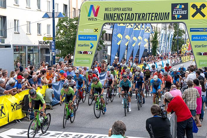 Der Start zum Welser Innenstadtkriterium, Radsport Wels Innenstadtkriterium