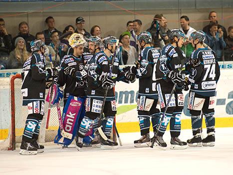 Linz gewinnt gegen Laibach, EHC Liwest Black Wings Linz vs HDD Telemach Olympija Ljubljana