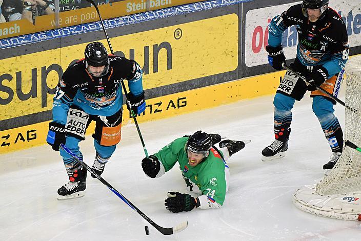 Andreas Kristler (Steinbach Black Wings Linz), Nathanael Halbert (HK Olimpija Ljubljana), Sean Collins (Steinbach Black Wings Linz) 49. Runde ICE, Steinbach Black Wings Linz vs Olimpija Ljubljana, Linz AG Eisarena 