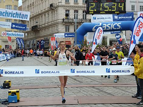 22.04.2012, Linz, AUT, 11. Borealis Linz Donau Marathon, im Bild, Markus Hohenwarter, AUT, Borealis Linz Donau Marathon, Linz Donau, Austria, 2012-04-22 