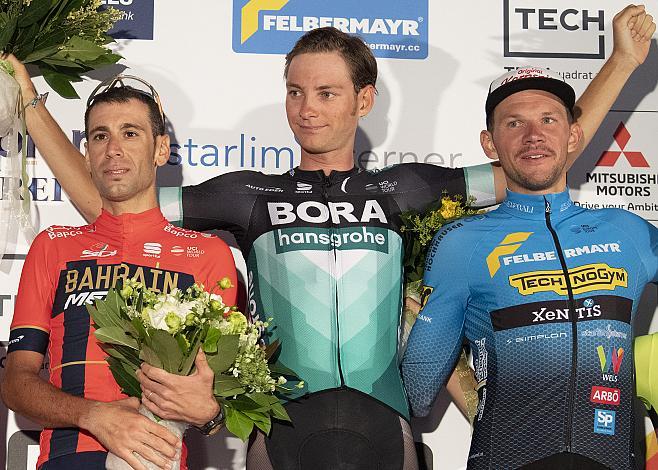 v.l. Vincenzo Nibali (ITA, Bahrain Merida Pro Cycling Team), Felix Grossschartner (AUT, Bora - Hansgrohe), Matthias Krizek (AUT, Team Felbermayr Simplon Wels), Wels Innenstadtkriterium
