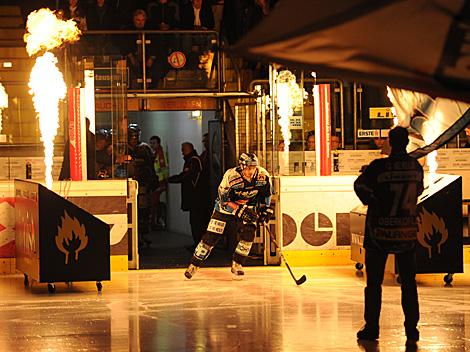Mike Ouellette, Stuermer, Linz, EHC Liwest Black Wings Linz vs. HDD Tilia Olimpija Ljubljana 