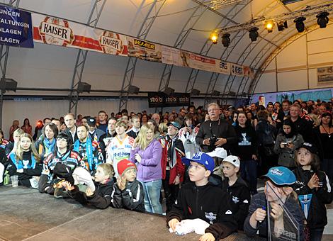 Das Fanzelt gut besucht zum Saisonabschluss