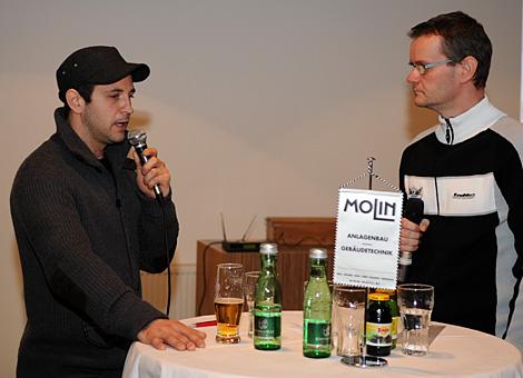 Mark Szuecs, Stuermer, EHC Liwest Black Wings linz im Fantalk, mit Halensprecher Gerold Rachlinger.