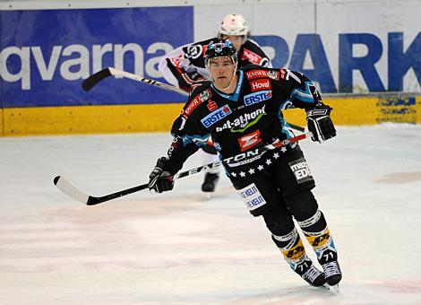 #71 Pat Leahy, EHC Liwest Black Wings Linz scort 2x in den ersten beiden Dritteln.