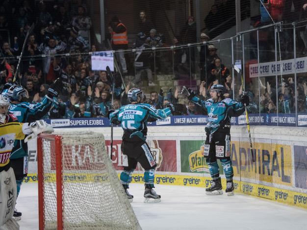 Joel Broda (EHC Liwest Black Wings Linz)  jubelt  EHC Liwest Black Wings Linz vs UPC Vienna Capitals, Pick Round
