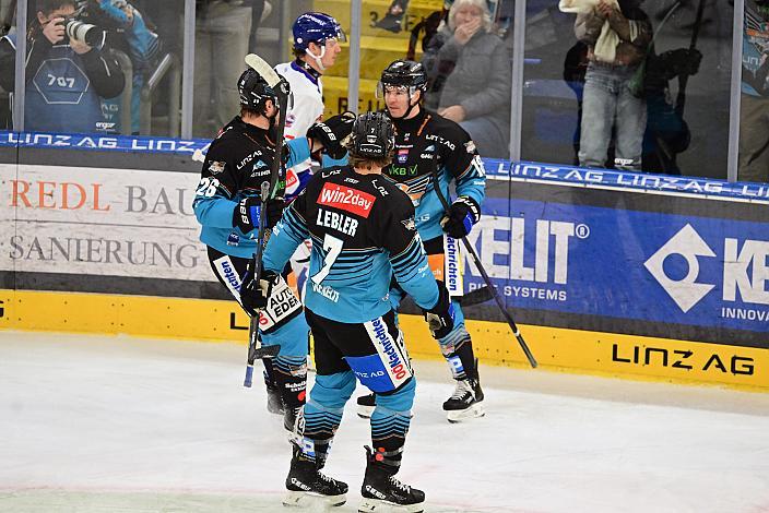 Ken Ograjensek (Steinbach Black Wings Linz) feiert das Tor zum 1 zu 0, 26. Runde ICE, Steinbach Black Wings Linz vs HCInnsbruck, Linz AG Eisarena 